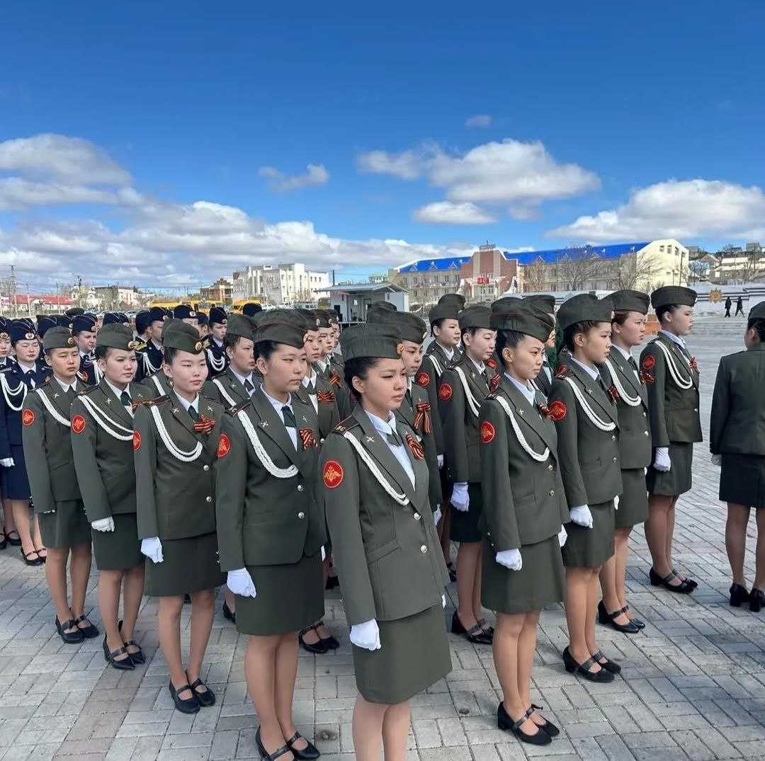 Взвод девушек.